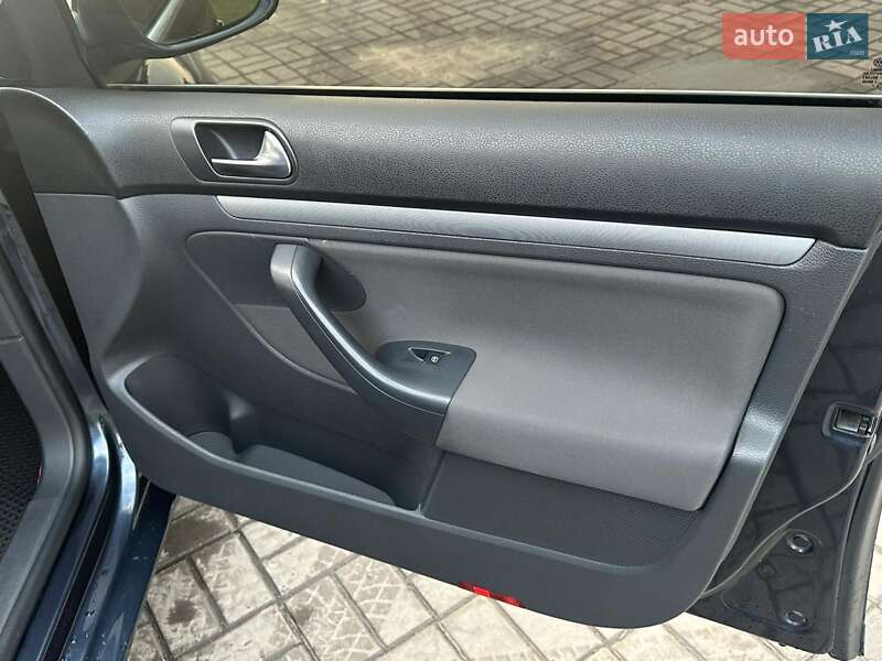 Універсал Volkswagen Golf 2008 в Нововолинську