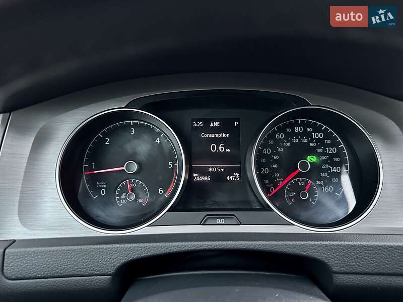 Хэтчбек Volkswagen Golf 2015 в Киеве