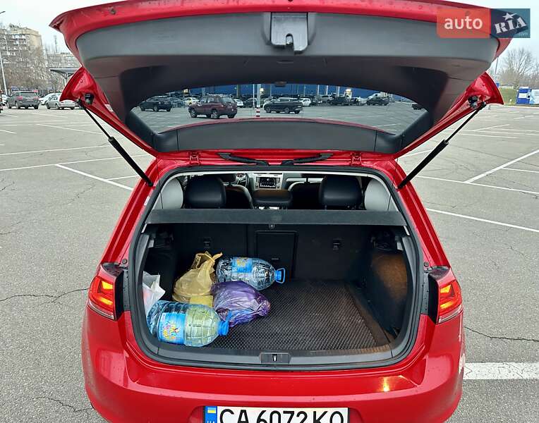 Хэтчбек Volkswagen Golf 2015 в Киеве