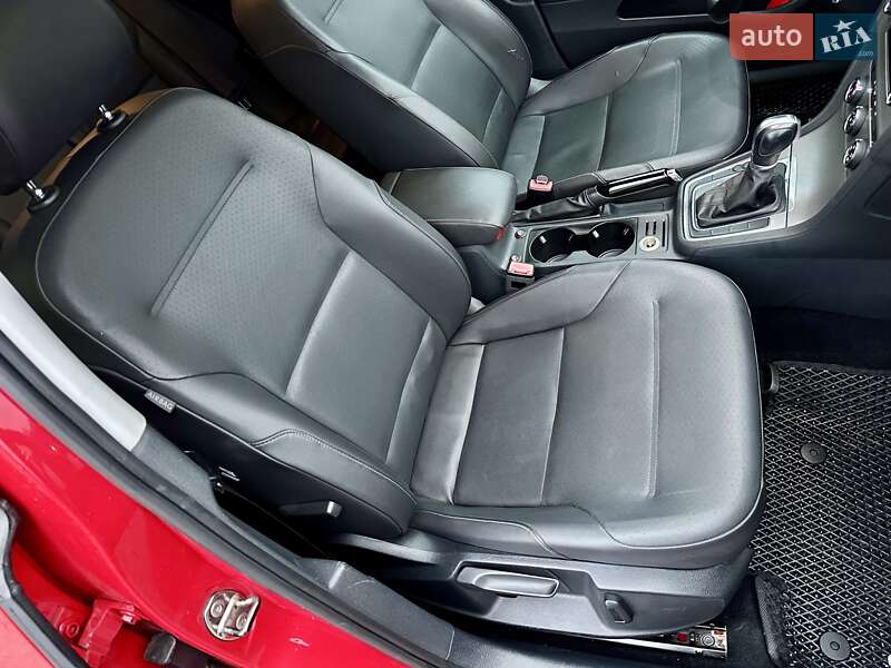 Хэтчбек Volkswagen Golf 2015 в Киеве