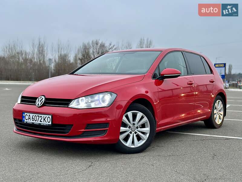 Хэтчбек Volkswagen Golf 2015 в Киеве