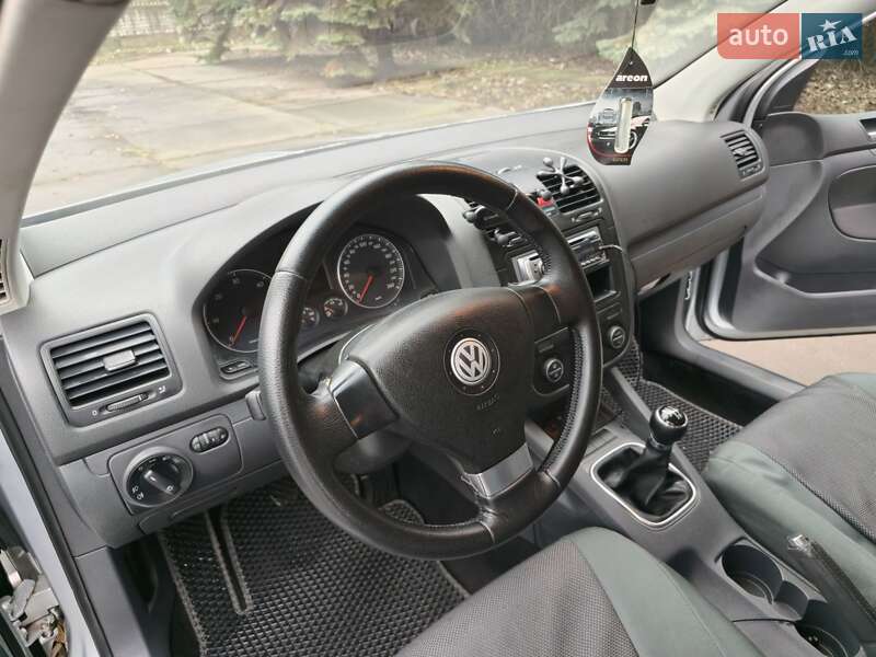 Хэтчбек Volkswagen Golf 2007 в Днепре
