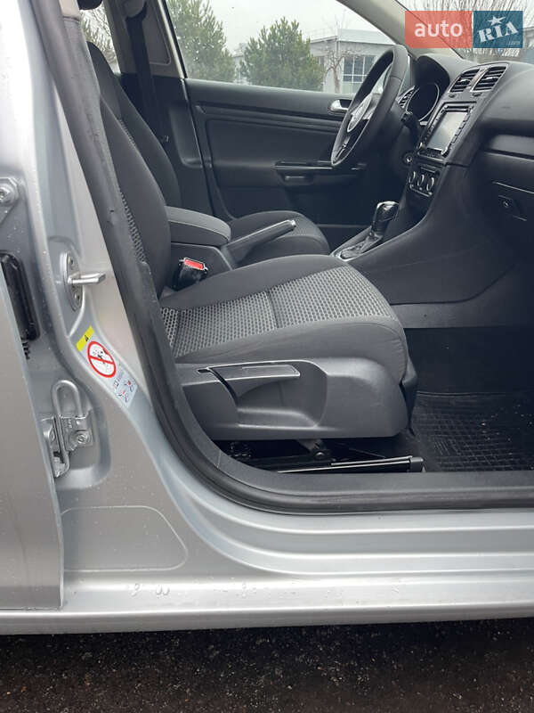 Универсал Volkswagen Golf 2012 в Ровно