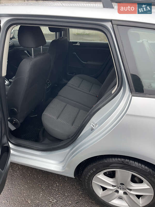 Универсал Volkswagen Golf 2012 в Ровно