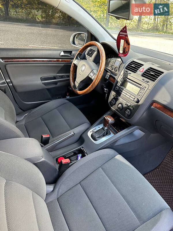 Хетчбек Volkswagen Golf 2004 в Балті