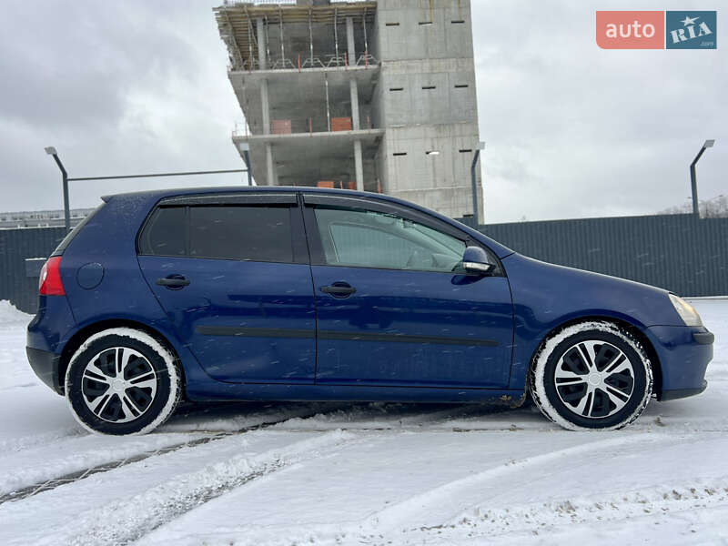 Хетчбек Volkswagen Golf 2005 в Харкові
