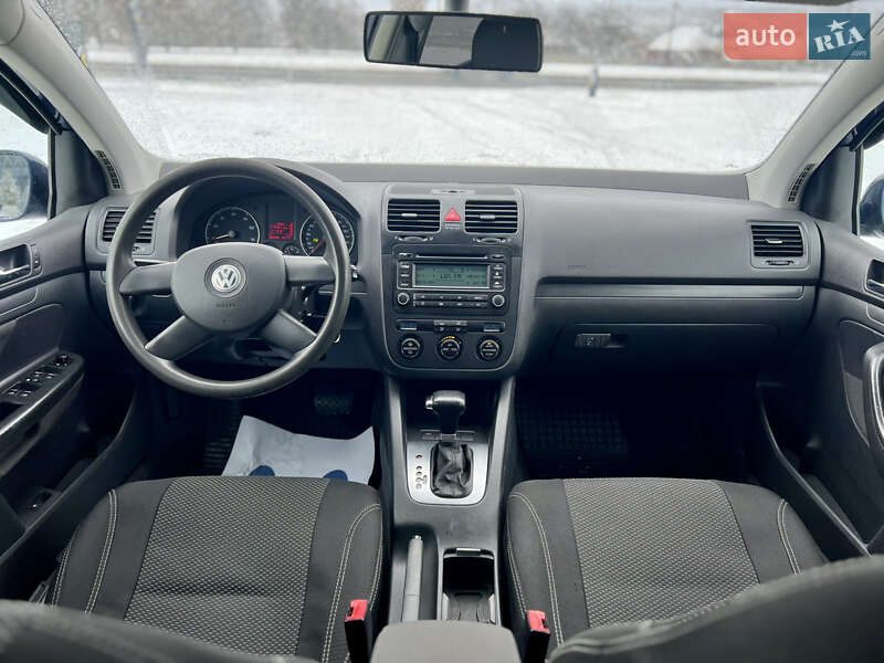 Хетчбек Volkswagen Golf 2005 в Харкові