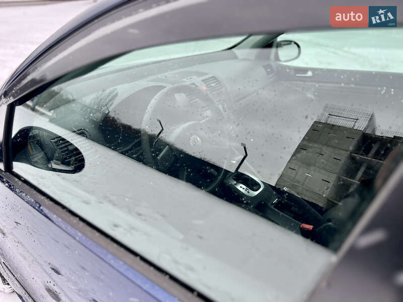 Хетчбек Volkswagen Golf 2005 в Харкові