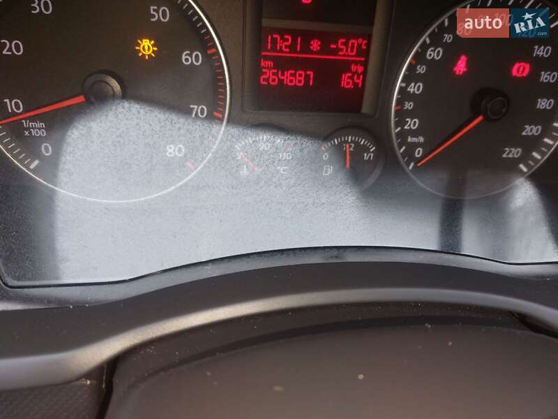 Хетчбек Volkswagen Golf 2004 в Теофіполі