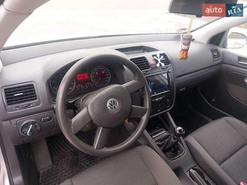 Хетчбек Volkswagen Golf 2004 в Теофіполі