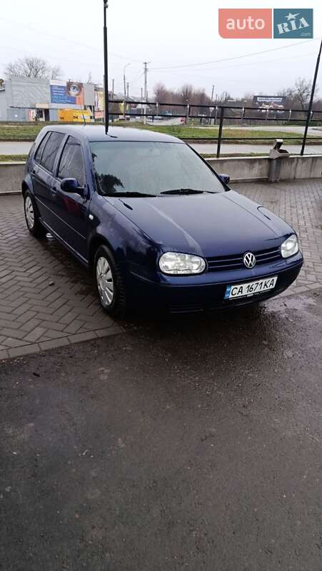 Хэтчбек Volkswagen Golf 2002 в Корсуне-Шевченковском