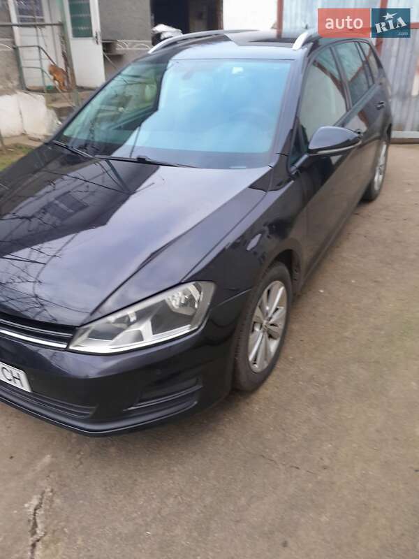 Універсал Volkswagen Golf 2015 в Ужгороді