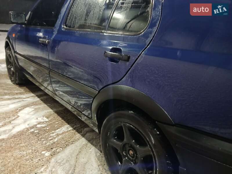 Хетчбек Volkswagen Golf 1994 в Стебнику