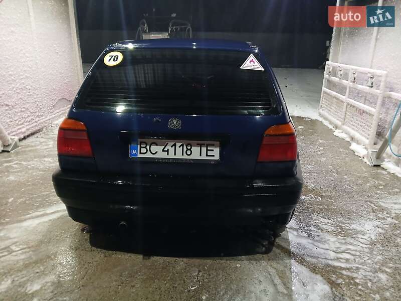 Хетчбек Volkswagen Golf 1994 в Стебнику
