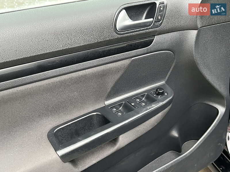 Універсал Volkswagen Golf 2010 в Тернополі