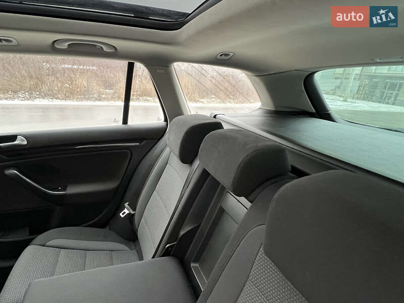 Універсал Volkswagen Golf 2010 в Тернополі