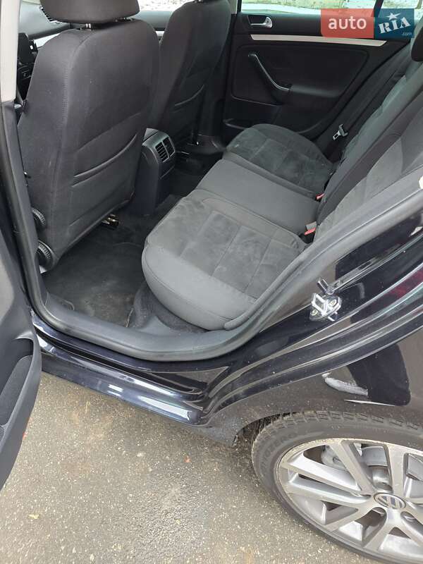 Універсал Volkswagen Golf 2010 в Києві