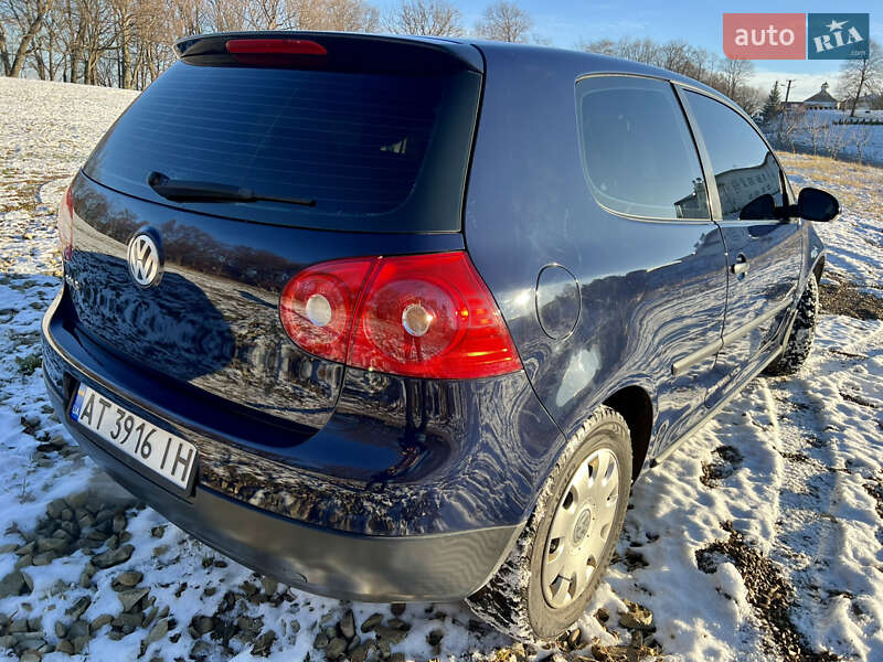 Хетчбек Volkswagen Golf 2003 в Долині