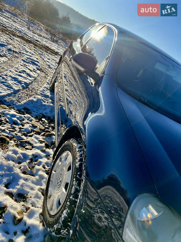 Хетчбек Volkswagen Golf 2003 в Долині