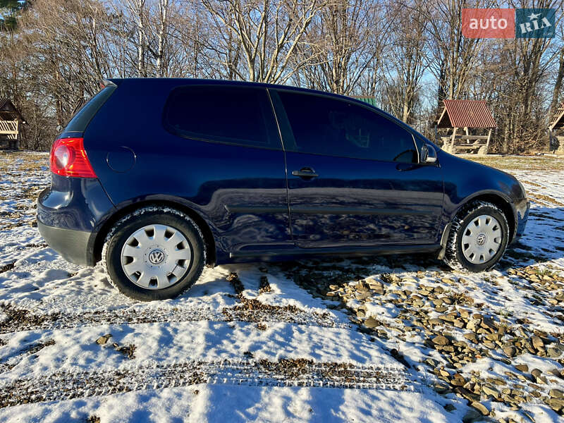 Хетчбек Volkswagen Golf 2003 в Долині