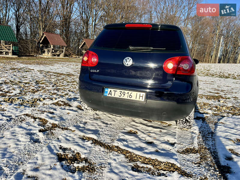Хетчбек Volkswagen Golf 2003 в Долині