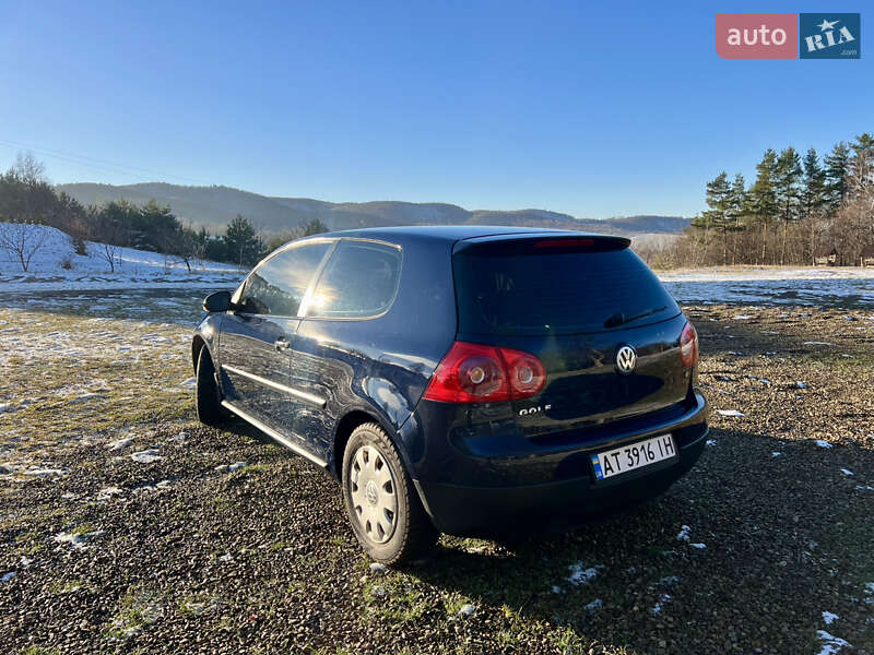 Хетчбек Volkswagen Golf 2003 в Долині