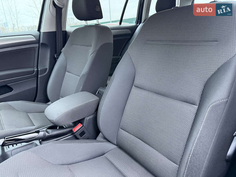 Універсал Volkswagen Golf 2017 в Києві