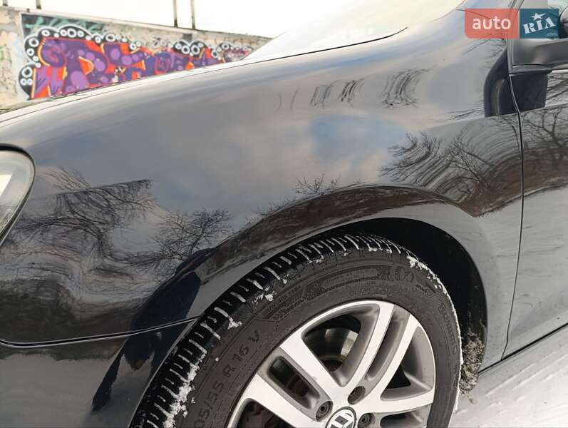 Хетчбек Volkswagen Golf 2011 в Києві