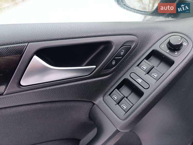 Хетчбек Volkswagen Golf 2011 в Києві