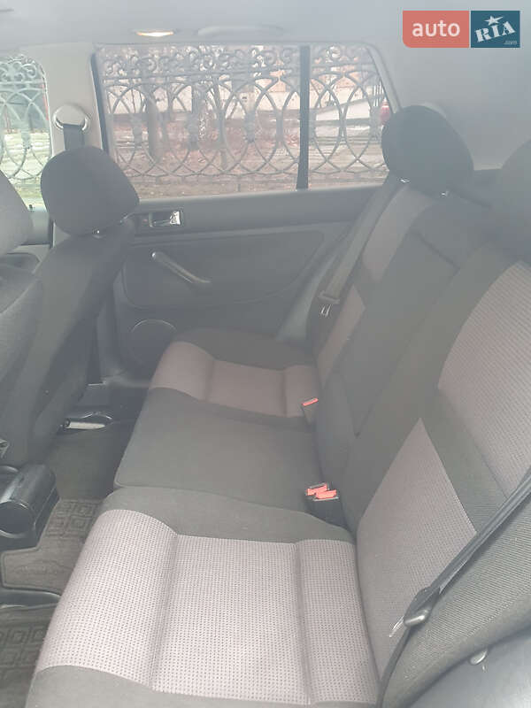 Хетчбек Volkswagen Golf 2001 в Миколаєві