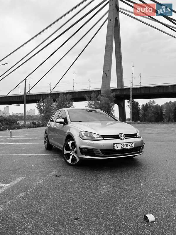 Хетчбек Volkswagen Golf 2014 в Києві
