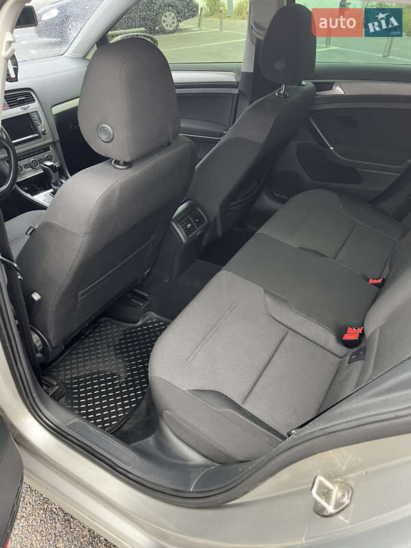 Хетчбек Volkswagen Golf 2014 в Києві