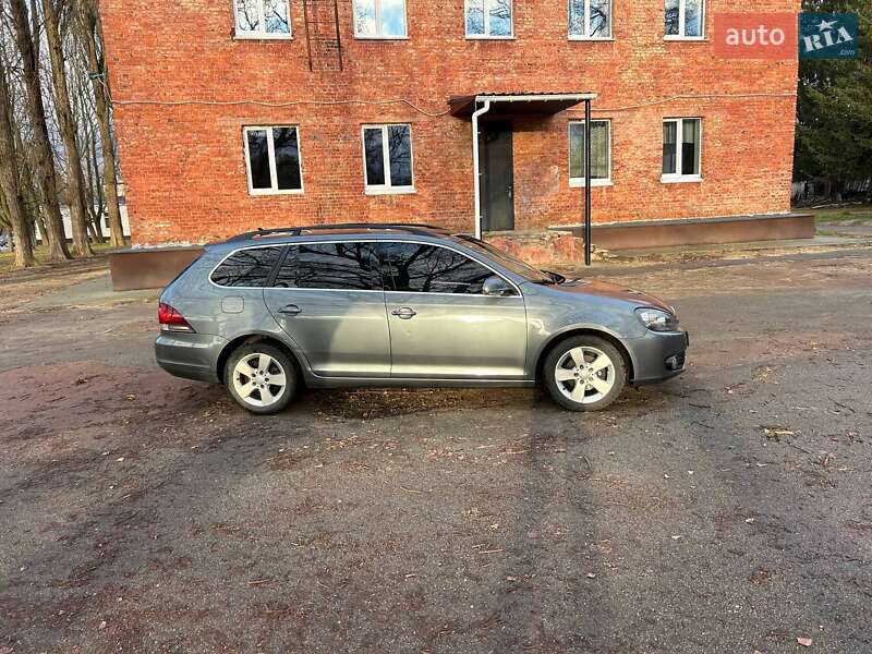Універсал Volkswagen Golf 2011 в Чернігові