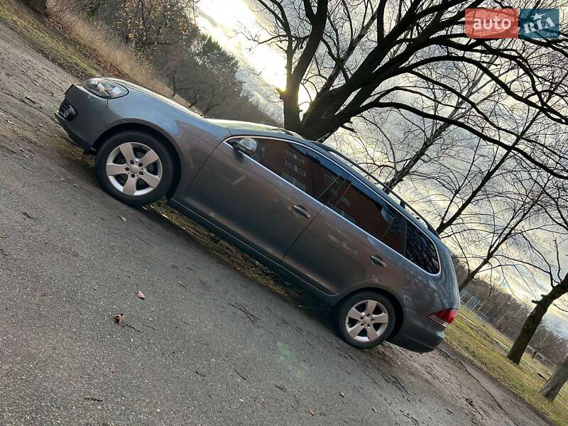 Універсал Volkswagen Golf 2011 в Чернігові