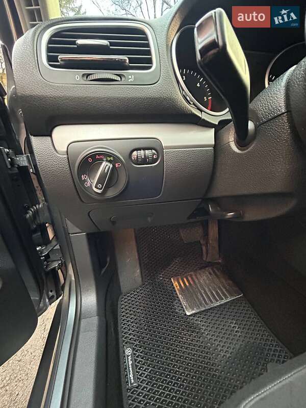 Універсал Volkswagen Golf 2011 в Чернігові