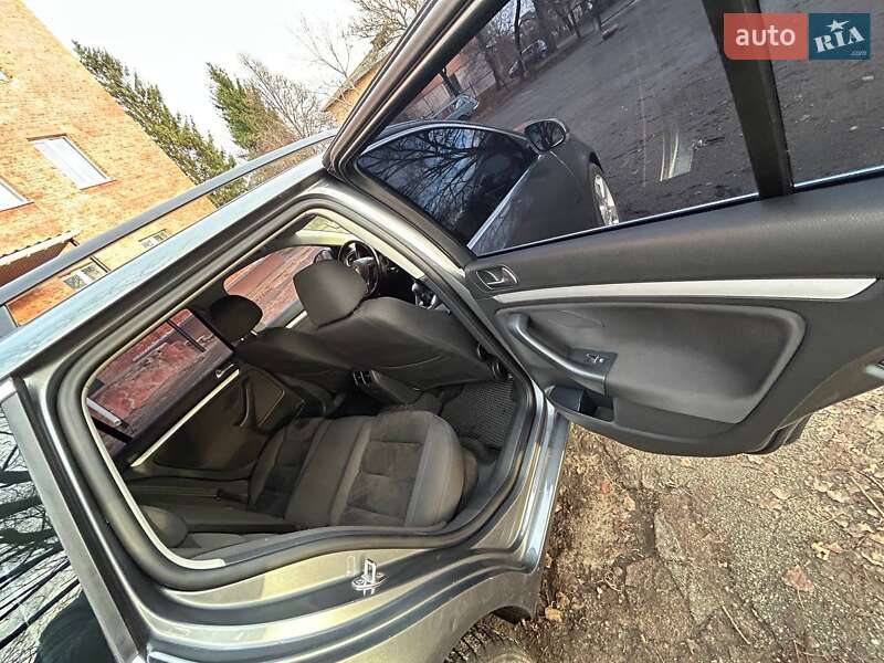 Універсал Volkswagen Golf 2011 в Чернігові