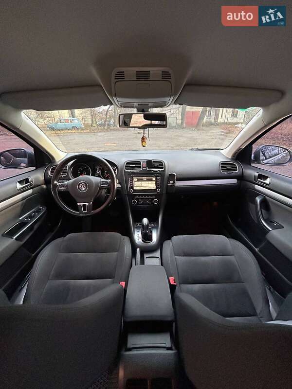 Універсал Volkswagen Golf 2011 в Чернігові