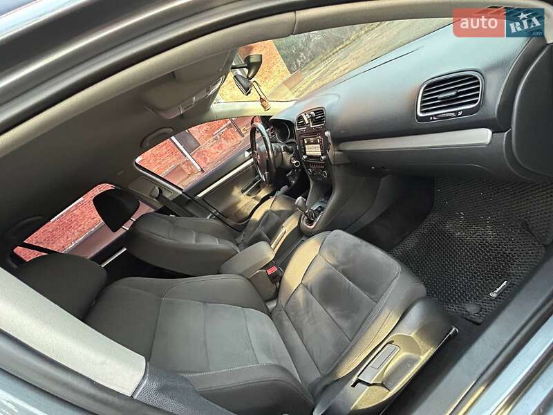 Універсал Volkswagen Golf 2011 в Чернігові