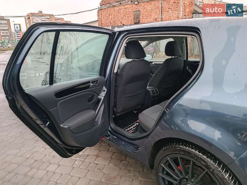 Хетчбек Volkswagen Golf 2010 в Харкові