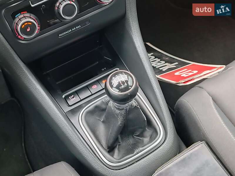 Хетчбек Volkswagen Golf 2010 в Харкові