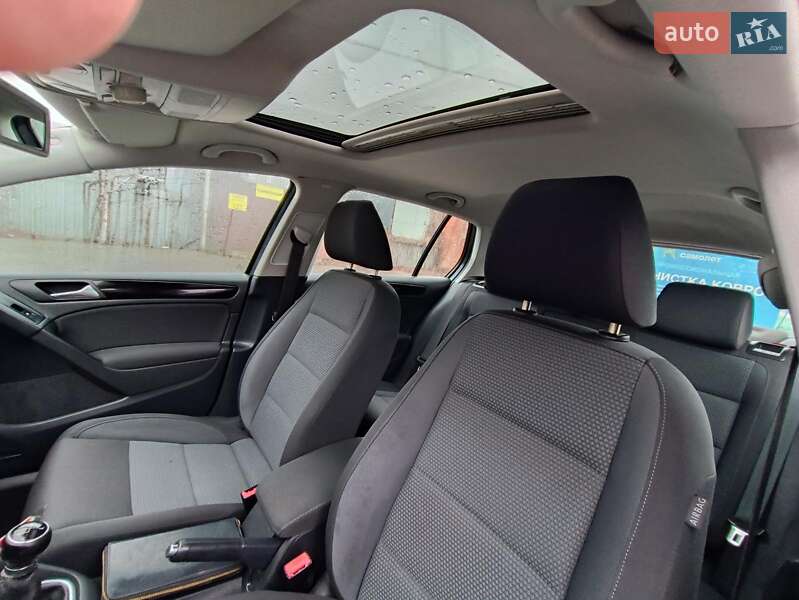 Хетчбек Volkswagen Golf 2010 в Харкові