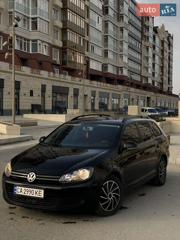 Универсал Volkswagen Golf 2010 в Умани