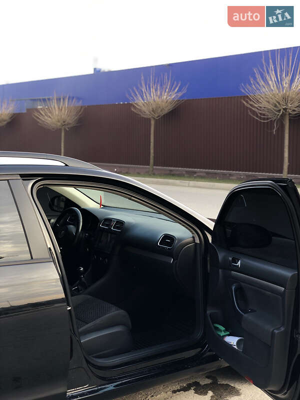 Универсал Volkswagen Golf 2010 в Умани