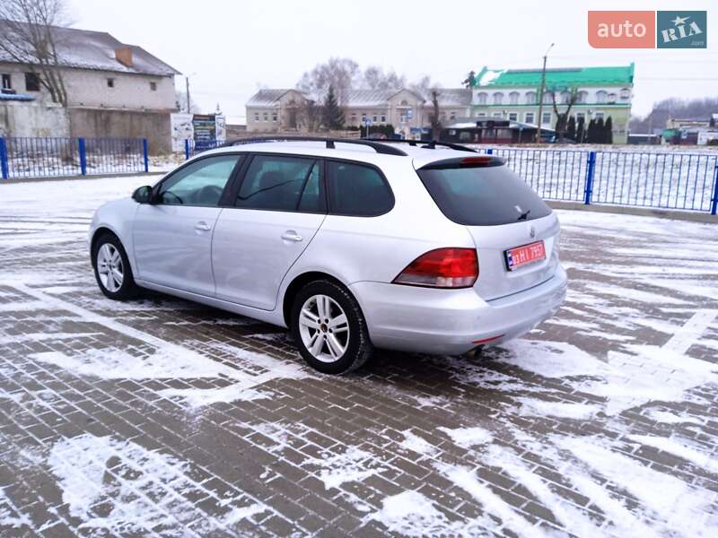 Універсал Volkswagen Golf 2012 в Нововолинську