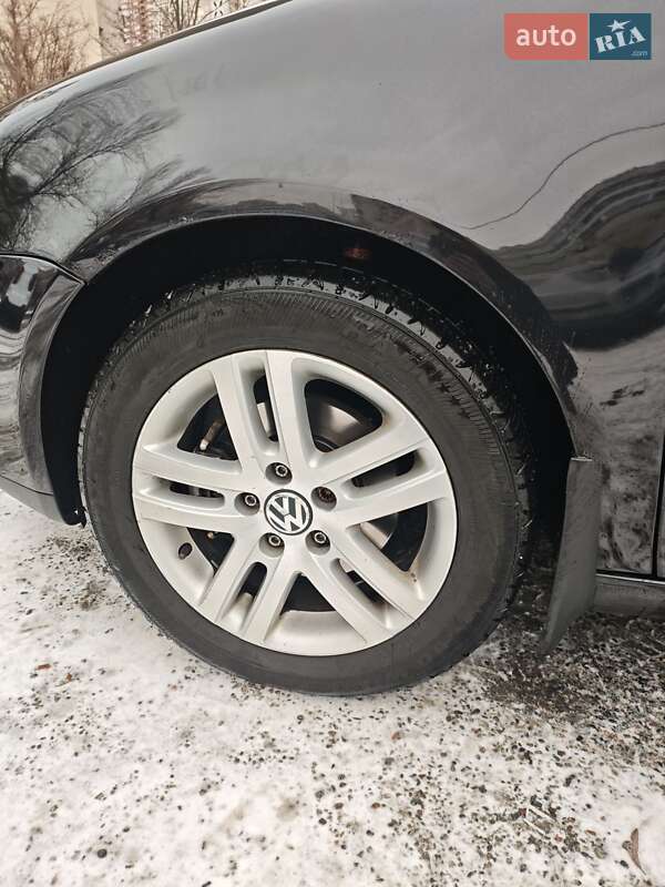 Хетчбек Volkswagen Golf 2006 в Києві