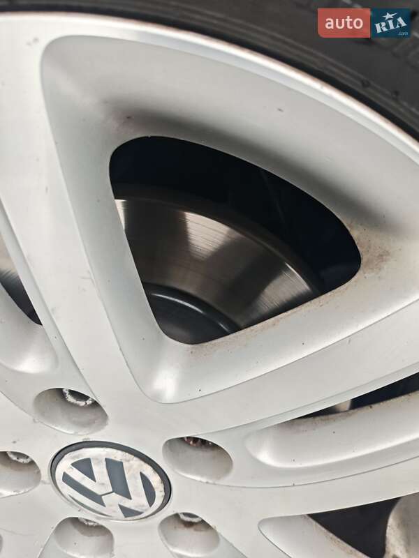 Хетчбек Volkswagen Golf 2006 в Києві