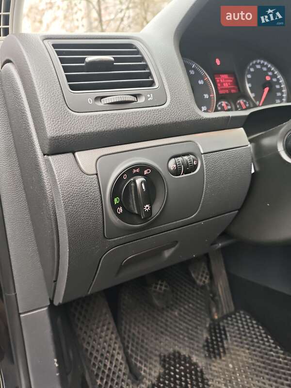 Хетчбек Volkswagen Golf 2006 в Києві