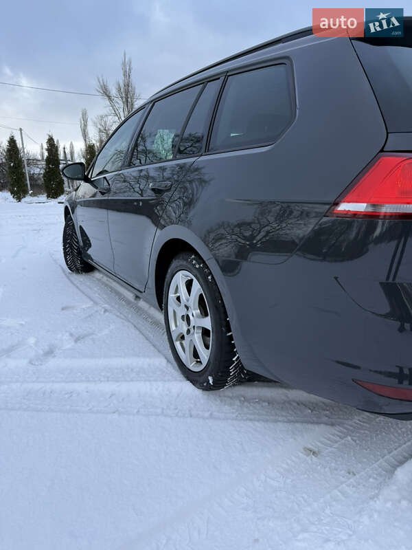 Універсал Volkswagen Golf 2013 в Гребінках