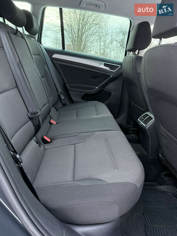 Універсал Volkswagen Golf 2013 в Гребінках