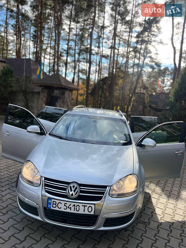 Універсал Volkswagen Golf 2008 в Новояворівську
